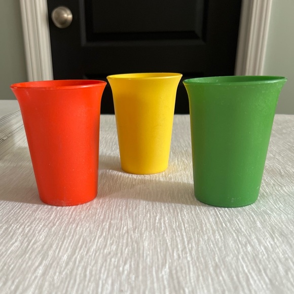 Vintage Tupperware #109 Classic Kids Bell Tumblers 7oz Cups lot of 3 - Picture 1 of 14